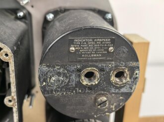 U.S. Army Air Force 2. Weltkrieg, Instrumentenbrett einer Mustang P-51. Die Instrumente soweit ich das beurteilen kann alle original , das Instrumentenbrett sowie die Kompassfeststellung sind neuzeitliche Fertigungen..