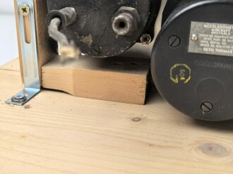 U.S. Army Air Force 2. Weltkrieg, Instrumentenbrett einer Mustang P-51. Die Instrumente soweit ich das beurteilen kann alle original , das Instrumentenbrett sowie die Kompassfeststellung sind neuzeitliche Fertigungen..