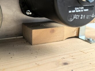 U.S. Army Air Force 2. Weltkrieg, Instrumentenbrett einer Mustang P-51. Die Instrumente soweit ich das beurteilen kann alle original , das Instrumentenbrett sowie die Kompassfeststellung sind neuzeitliche Fertigungen..