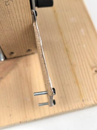 U.S. Army Air Force 2. Weltkrieg, Instrumentenbrett einer Mustang P-51. Die Instrumente soweit ich das beurteilen kann alle original , das Instrumentenbrett sowie die Kompassfeststellung sind neuzeitliche Fertigungen..