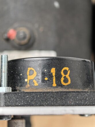 U.S. Army Air Force 2. Weltkrieg, Instrumentenbrett einer Mustang P-51. Die Instrumente soweit ich das beurteilen kann alle original , das Instrumentenbrett sowie die Kompassfeststellung sind neuzeitliche Fertigungen..