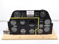 U.S. Army Air Force 2. Weltkrieg, Instrumentenbrett einer Mustang P-51. Die Instrumente soweit ich das beurteilen kann alle original , das Instrumentenbrett sowie die Kompassfeststellung sind neuzeitliche Fertigungen..