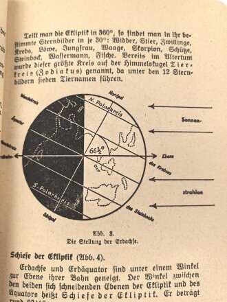 "Kartenkunde unter besonderer Berücksichtigung der Belange der Luftwaffe" datiert 1941, 138 Seiten, unter DIN A5
