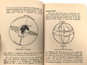 "Kartenkunde unter besonderer Berücksichtigung der Belange der Luftwaffe" datiert 1941, 138 Seiten, unter DIN A5