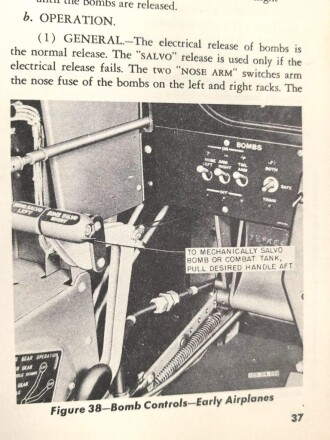 U.S. Army Air Force 2. Weltkrieg, " Handbook Flight operating Instructions USAF Series F-51D Aircraft"  vom 6.November 1945 mit 98 Seiten.