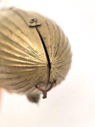 Luftschiff / Zeppelin " LZ 129 Hindenburg" als Kinderspielzeug aus Blech der Firma " Tippco"  Länge 29cm, Original Bemalt, die Luftschraube aus Zelluloid, Funktioniert einwandfrei. Ungereinigtes Stück