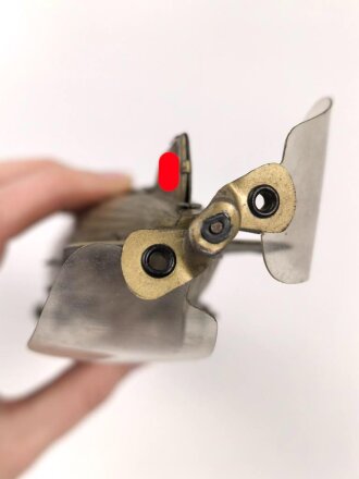 Luftschiff / Zeppelin " LZ 129 Hindenburg" als Kinderspielzeug aus Blech der Firma " Tippco"  Länge 29cm, Original Bemalt, die Luftschraube aus Zelluloid, Funktioniert einwandfrei. Ungereinigtes Stück