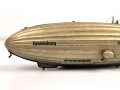 Luftschiff / Zeppelin " LZ 129 Hindenburg" als Kinderspielzeug aus Blech der Firma " Tippco"  Länge 29cm, Original Bemalt, die Luftschraube aus Zelluloid, Funktioniert einwandfrei. Ungereinigtes Stück