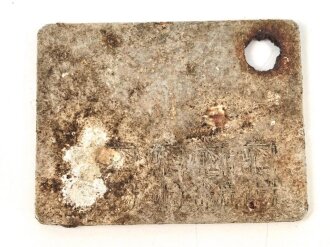 Werkzugangsmarke D.L.H. , wohl für Deutsche Lufthansa. Ungereinigtes Stück, 3.2 x 4,3cm