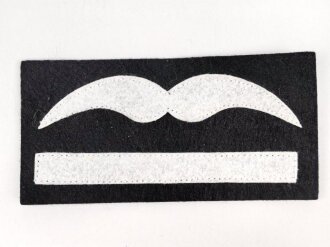 Luftwaffe, Dienstgradabzeichen für den Fliegerschutzanzug. Einfache, neuzeitliche Anfertigung auf schwarzem Untergrund