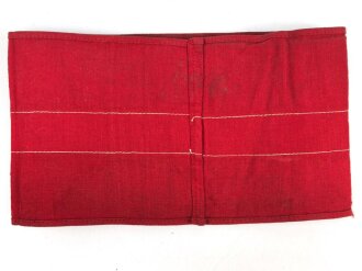 Armbinde für Angehörige der Hitlerjugend. Getragenes Stück, leicht angeschmutzt