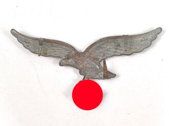 Luftwaffe, Adler für die Schirmmütze, spätes Stück , mitgeprägte Splinte