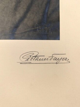 Paar großformatige Studioaufnahmen eines Angehörigen des Heeres. Gesamtmaß je 25 x 35cm