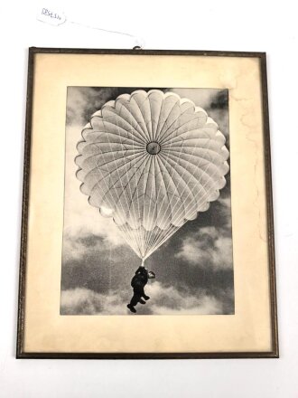 Fallschirmtruppe, gerahmtes Kauffoto aus der Zeit des 2. Weltkrieg. Maße des Rahmen 24 x 30cm