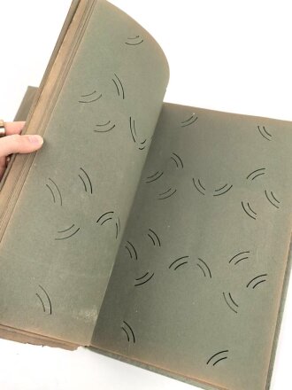 1. Weltkrieg, leeres Postkarten / Fotoalbum. Seiten lösen sich zum Teil, Maße 26 x 41cm