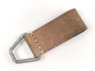 Aufschiebeschlaufe Wehrmacht , datiert 1939. Wurde benutzt um z.B. die Feldflasche ans Koppel zu hängen