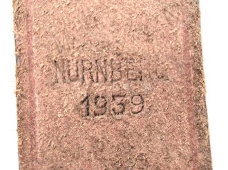 Aufschiebeschlaufe Wehrmacht , datiert 1939. Wurde benutzt um z.B. die Feldflasche ans Koppel zu hängen