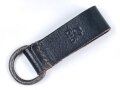 Aufschiebeschlaufe Wehrmacht , datiert 1942. Wurde benutzt um z.B. die Feldflasche ans Koppel zu hängen
