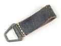 Aufschiebeschlaufe Wehrmacht , datiert 1942. Wurde benutzt um z.B. die Feldflasche ans Koppel zu hängen