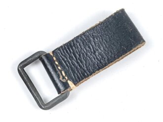 Aufschiebeschlaufe Wehrmacht . Wurde benutzt um z.B. die Feldflasche ans Koppel zu hängen