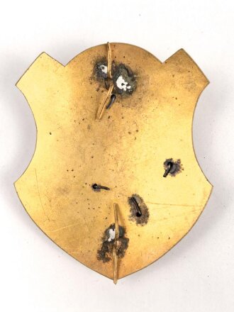 Emblem, vermutlich für einen Feuerwehrhelm oder Lederhaube, öhe 80mm, Abstand der Splinte 54mm.