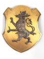 Emblem, vermutlich für einen Feuerwehrhelm oder Lederhaube, Höhe 80mm, Abstand der Splinte 54mm.