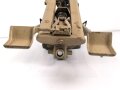 Lafette für MG 42, jugoslawische Fertigung nach 1945. Neuzeitlich lackiert und mit REPRO Überschießtafel versehen. Ungereinigtes Stück