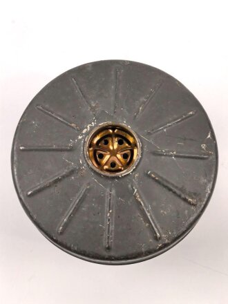 Gasmaskenfilter Wehrmacht, Filtereinsatz 41. Originallack, ungereinigt, Schraubkappe sitzt fest. Nsch dem Krieg von der tschechischen Armee vereinnahmt und entsprechend gestempelt