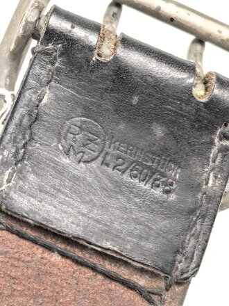 Zweidornkoppel für Führer von Parteiverbänden. Ungereinigtes Stück mit RZM Stempel. Gesamtlänge 112cm