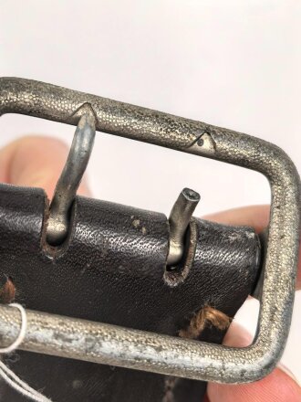 Zweidornkoppel für Führer von Parteiverbänden. Ungereinigtes Stück mit RZM Stempel auf der defekten Schliesse. Gesamtlänge 118cm