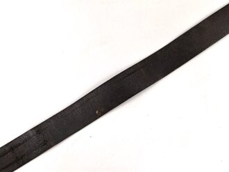 Zweidornkoppel für Führer von Parteiverbänden. Ungereinigtes Stück mit RZM Stempel auf der defekten Schliesse. Gesamtlänge 118cm