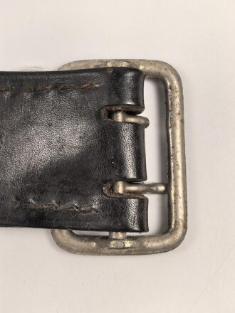 Zweidornkoppel für Führer von Parteiverbänden. Ungereinigtes Stück mit RZM Stempel auf der defekten Schliesse. Gesamtlänge 118cm