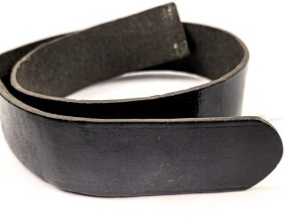 Koppelriemen aus Preßpappe für Angehörige von Parteiverbänden. Defekt, Gesamtlänge 83cmcm, Verstelllasche neuzeitlich ergänzt