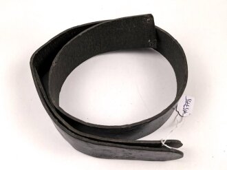 Koppelriemen aus Preßpappe für Angehörige von Parteiverbänden. Defekt, Gesamtlänge 83cmcm, Verstelllasche neuzeitlich ergänzt