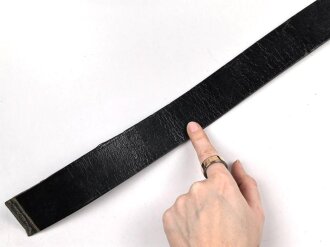 Koppelriemen aus Preßpappe für Angehörige von Parteiverbänden. Defekt, Gesamtlänge 83cmcm, Verstelllasche neuzeitlich ergänzt