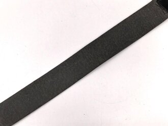 Koppelriemen aus Preßpappe für Angehörige von Parteiverbänden. Defekt, Gesamtlänge 83cmcm, Verstelllasche neuzeitlich ergänzt