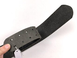 Koppelriemen aus Preßpappe für Angehörige von Parteiverbänden. Defekt, Gesamtlänge 83cmcm, Verstelllasche neuzeitlich ergänzt