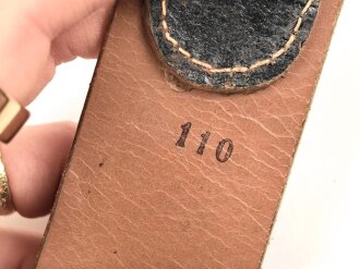 Koppelriemen für Mannschaften der Wehrmacht. neuzeitliche Fertigung aus ordentlichem Leder, der Haken macht keinen sonderlich stabilen Eindruck. Gesamtlänge 114cm