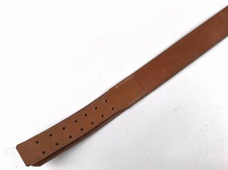 Koppelriemen für Mannschaften der Wehrmacht. neuzeitliche Fertigung aus ordentlichem Leder, der Haken macht keinen sonderlich stabilen Eindruck. Gesamtlänge 114cm