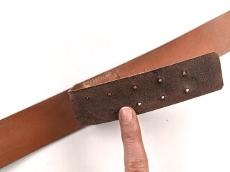 Koppelriemen für Mannschaften der Wehrmacht. neuzeitliche Fertigung aus ordentlichem Leder, der Haken macht keinen sonderlich stabilen Eindruck. Gesamtlänge 126cm