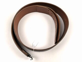 Koppelriemen für Mannschaften der Wehrmacht. neuzeitliche Fertigung aus ordentlichem Leder, der Haken macht keinen sonderlich stabilen Eindruck. Gesamtlänge 126cm