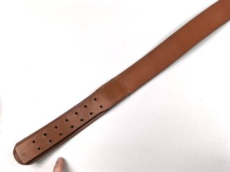 Koppelriemen für Mannschaften der Wehrmacht. neuzeitliche Fertigung aus ordentlichem Leder, der Haken macht keinen sonderlich stabilen Eindruck. Gesamtlänge 126cm