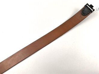 Koppelriemen für Mannschaften der Wehrmacht. neuzeitliche Fertigung aus ordentlichem Leder, der Haken macht keinen sonderlich stabilen Eindruck. Gesamtlänge 126cm