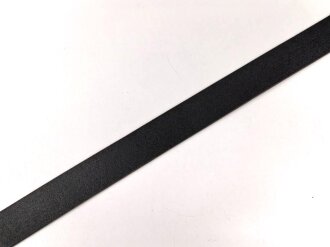 Koppelriemen für Mannschaften der Wehrmacht. neuzeitliche Fertigung aus Kunstleder, der Haken unrichtig aber augenscheinlich Stabil. Gesamtlänge 112cm, sie erhalten ein ( 1 ) Stück