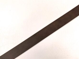 Koppelriemen für Mannschaften der Wehrmacht. neuzeitliche Fertigung aus Kunstleder, der Haken unrichtig aber augenscheinlich Stabil. Gesamtlänge 112cm, sie erhalten ein ( 1 ) Stück