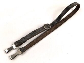 Querriemen / Sturmriemen für die Uniform der Parteiverbände. Schwarzes, weiches Leder, ungereinigt, Gesamtlänge 80cm