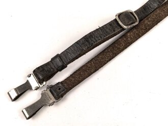 Querriemen / Sturmriemen für die Uniform der Parteiverbände. Schwarzes, weiches Leder, ungereinigt, Gesamtlänge 80cm