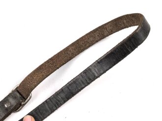 Querriemen / Sturmriemen für die Uniform der Parteiverbände. Schwarzes, weiches Leder, ungereinigt, Gesamtlänge 80cm