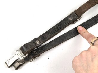 Querriemen / Sturmriemen für die Uniform der Parteiverbände. Schwarzes, weiches Leder, ungereinigt, Gesamtlänge 80cm