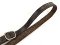 Querriemen / Sturmriemen für die Uniform der Parteiverbände. Schwarzes, weiches Leder, ungereinigt, Gesamtlänge 80cm